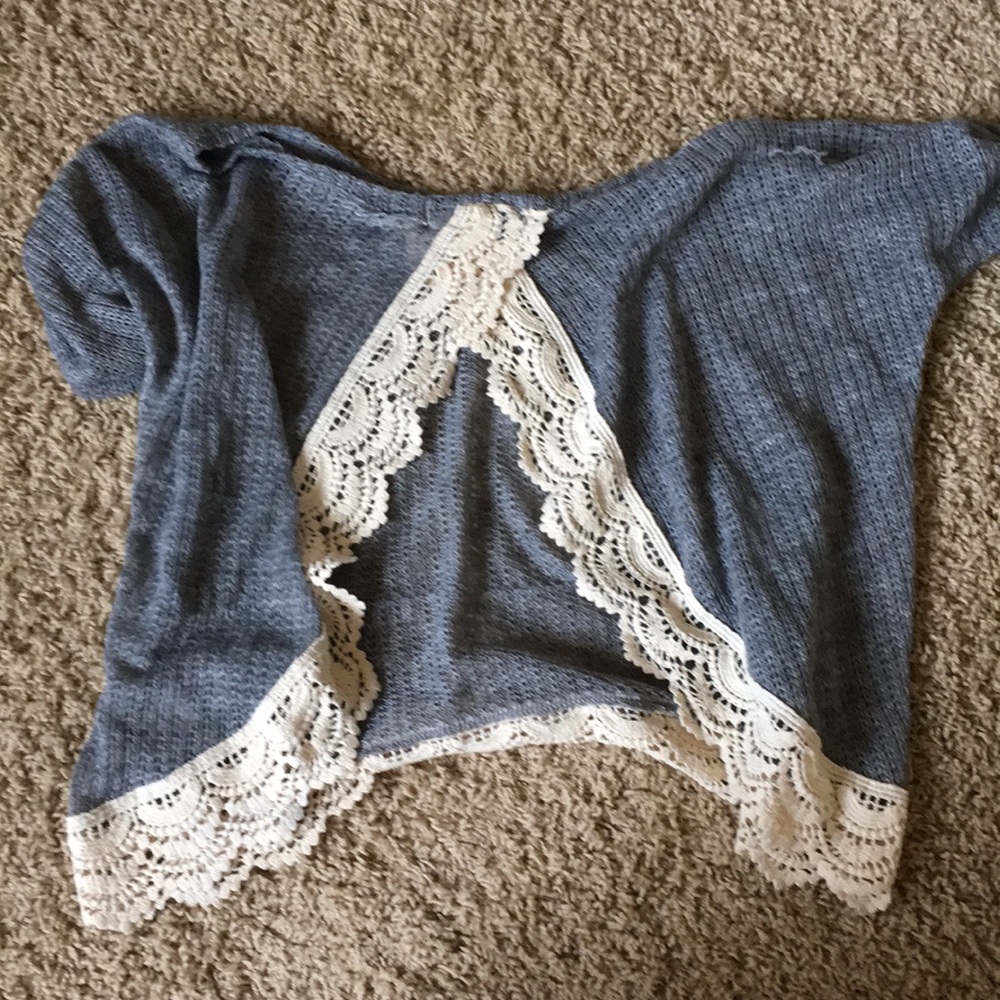 Gray blouse! - Picture 2 of 2